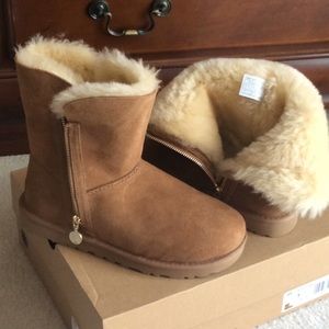 UGG new never worn size 8